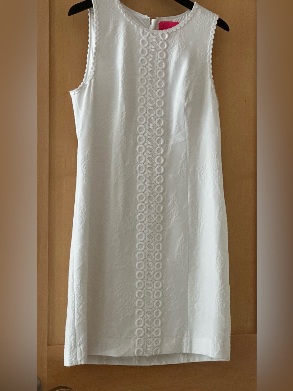 Lilly Pulitzer White Sheath Dress Size 10 EUC Beachy & Classic
